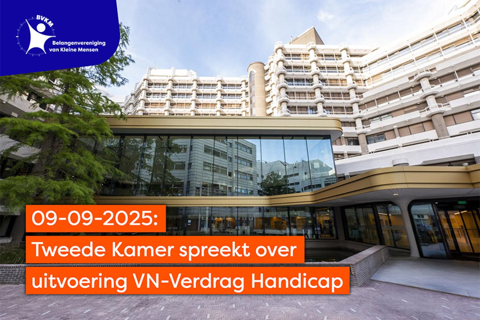 Gebouw van de Tweede Kamer der Staten-Generaal. Tekst: ‘09-09-2025: Tweede Kamer spreekt over uitvoering VN-Verdrag Handicap’.
